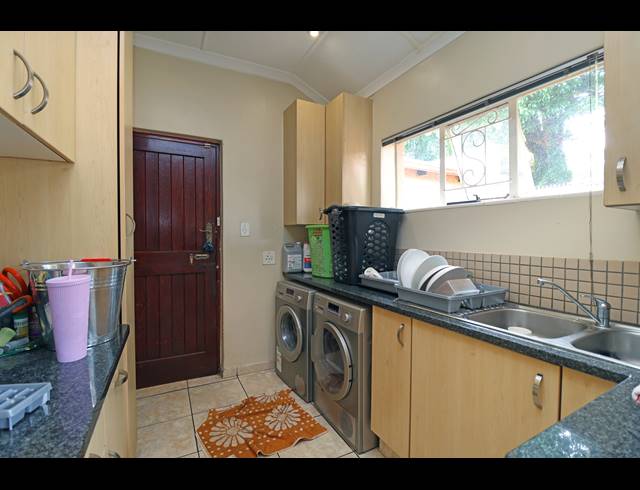 3 BEDROOM HOUSE FOR SALE IN BRAMLEY
